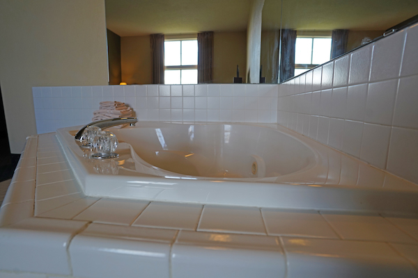 Executive Suites jacuzzi Bathroom Lake Vermilion Mn